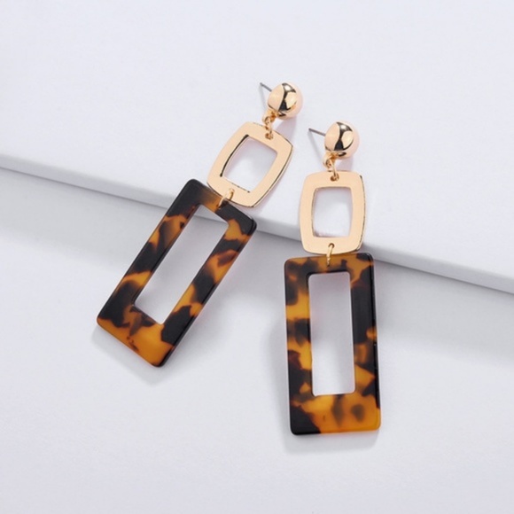 {Trendy Jewels} Leopard Print Acrylic Earrings - Picture 2 of 2